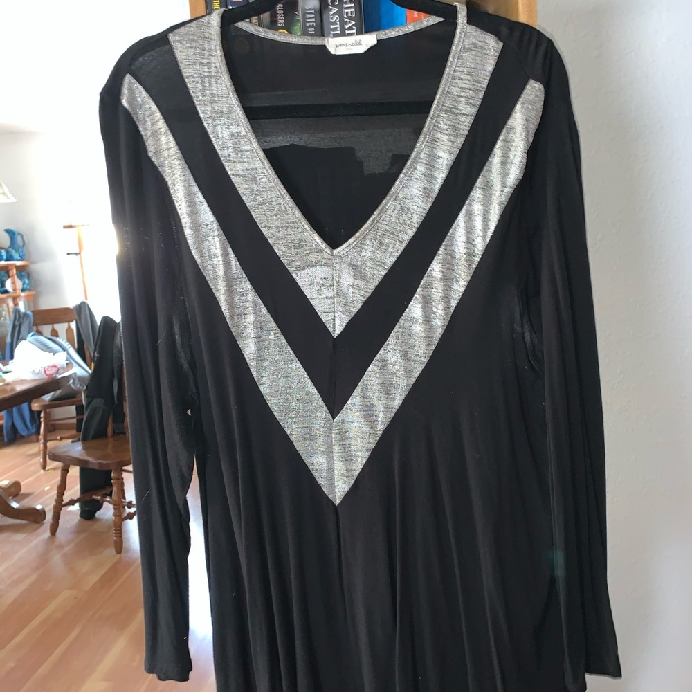 Black V-neck withSilver V’s following the neckline
